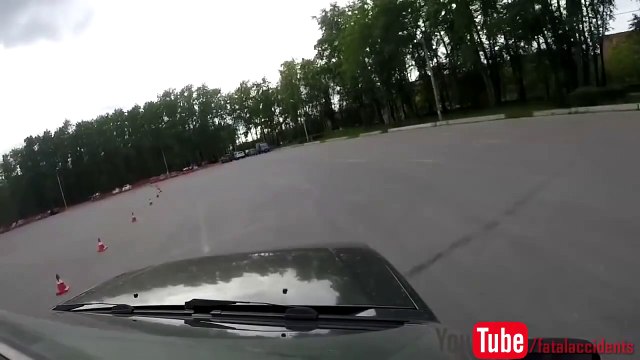 Choc : Un spectateur fauché par une voiture en plein drift