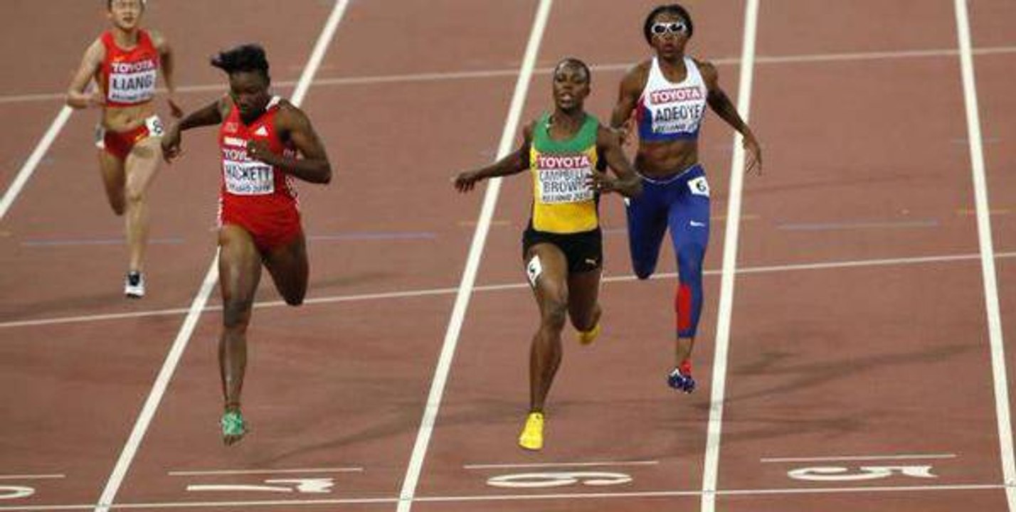 Veronica Campbell-Brown change de couloir en pleine course sur le 200m !
