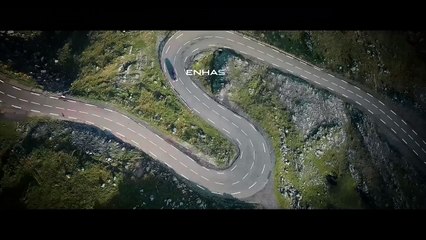 Le Jaguar F-Pace fait rugir son moteur