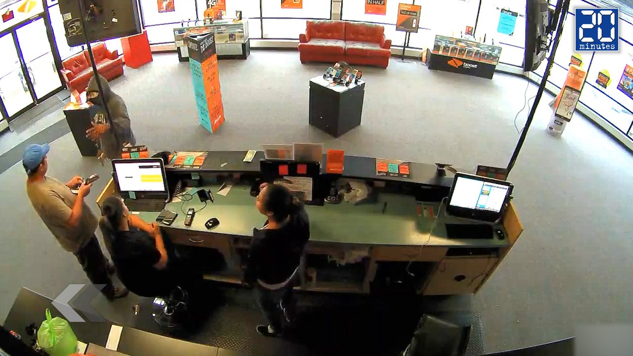 Un braqueur refuse l’argent qu’on lui donne. - Le Rewind du mercredi 26 aout 2015