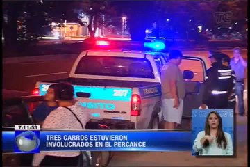 Conductor herido en triple choque en vía Guayaquil - Salinas
