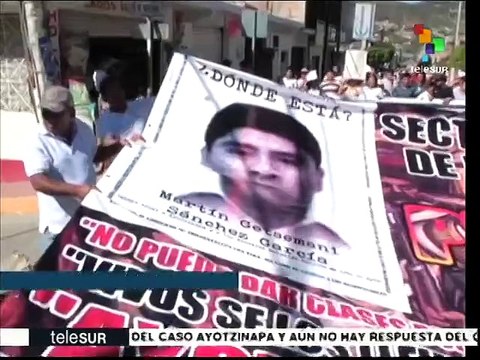 México se moviliza a 11 meses del caso Ayotzinapa, exigen justicia