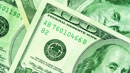 Cenário político faz dólar disparar e bancos sobem na bolsa