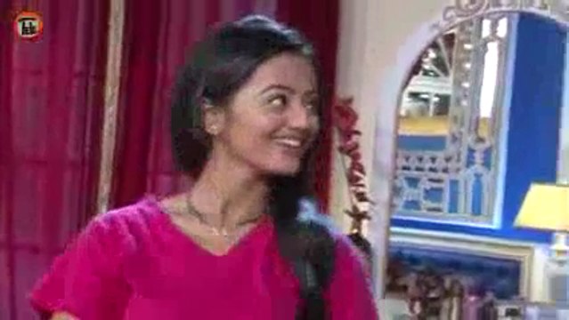 Swara Aur Sanskaar Kar Rahe Hai Honymoon Par Jaane Ki Taiyaari - 26 August 2015 - Swaragini