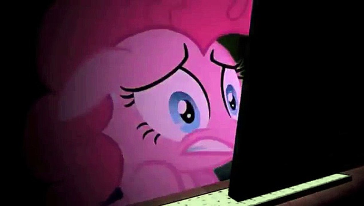 Pinkie Pie watches "Cupcakes"