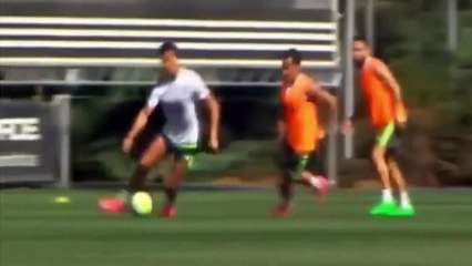 Cristiano Ronaldo se fue de tres jugadores con un regate de 'freestyle'