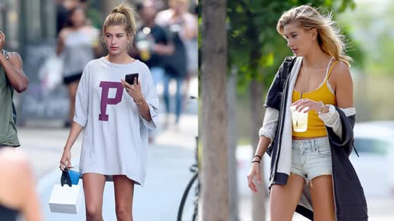 Hailey Baldwin ohne Hose und Makeup in New York