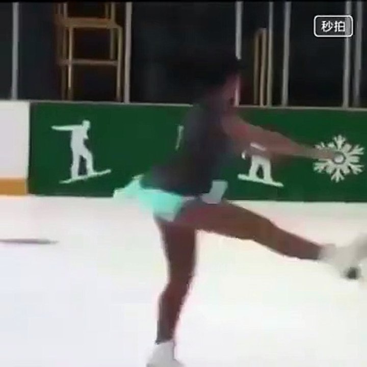 Battle de patinage artistique. Attention ça ne rigole pas