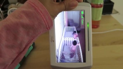 Des bébés font semblant de dormir