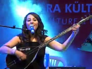 Mine Gez-Yırtık Uçurtma...