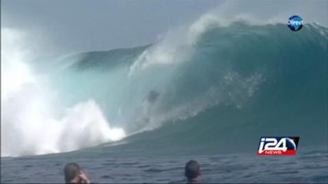 Surf : Jérémy Florès s'impose à Tahiti