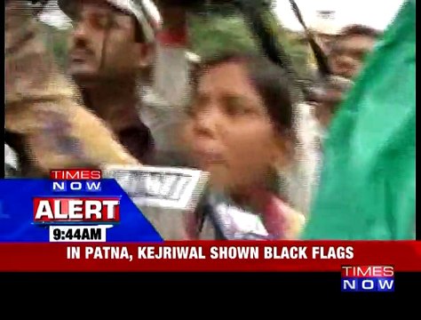 Patna: Black flags shown to Delhi CM