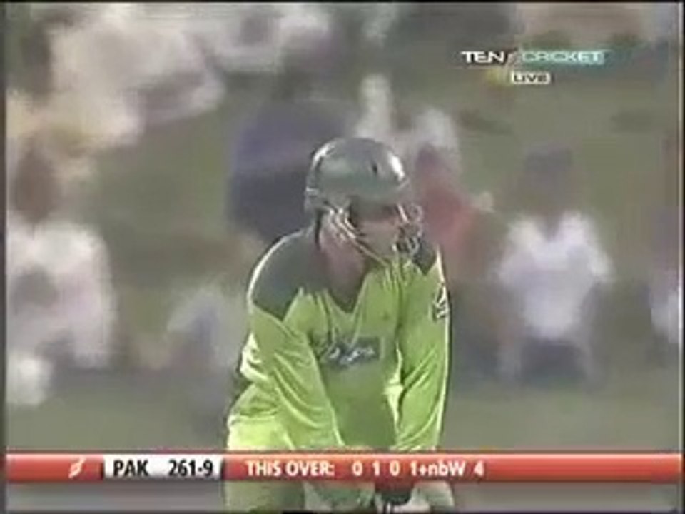 Abdul Razzaq  Famous Match Winning Performance Against SA - 107 Runs of 75 Balls - 10 Sixes 7 Fours
