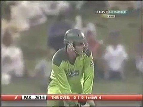 Abdul Razzaq Famous Match Winning Performance Against SA - 107 Runs of 75 Balls - 10 Sixes 7 Fours