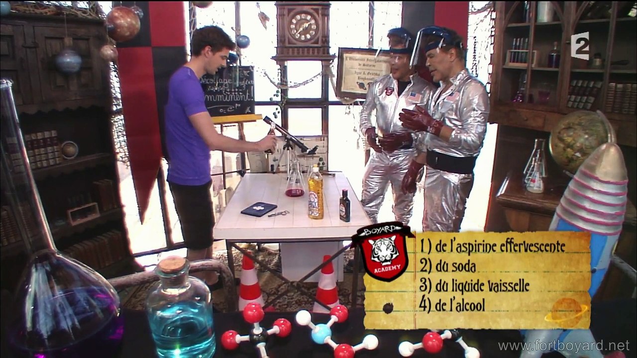 Fort Boyard 2015 : Marc-Antoine le Bret dans la Boyard Academy (Cours de sciences) face aux Frères Bogdanov (émission du 14 août 2015)