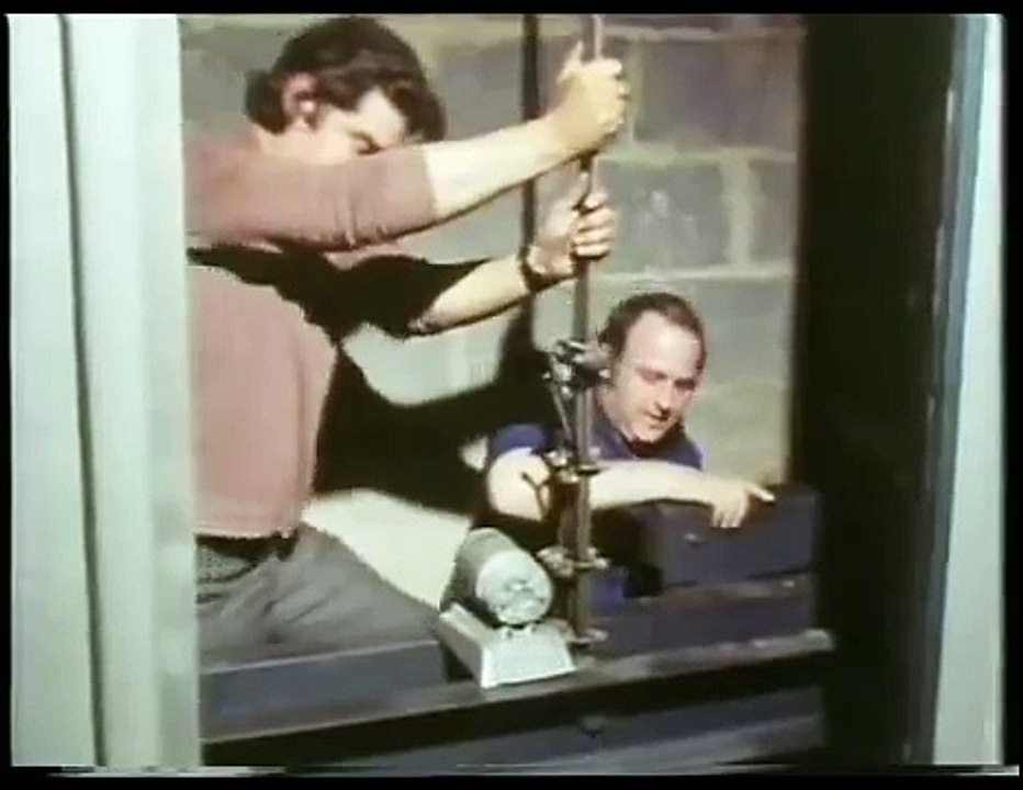 UK Candid Camera Classics - Wrong Floor....... Again!