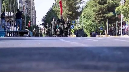 Asker Diyarbakır sokaklarını inletti