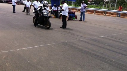 Honda cbr 1000rr vs RX 135 HD