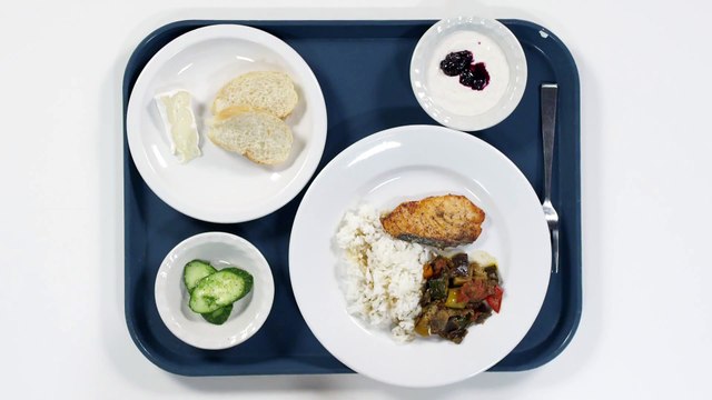 Des enfants américains essaient les repas à travers le monde