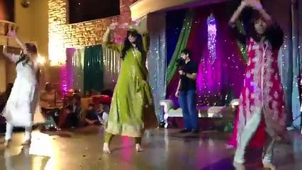 Beautiful girls eman rania & ayesha dance in mehndi