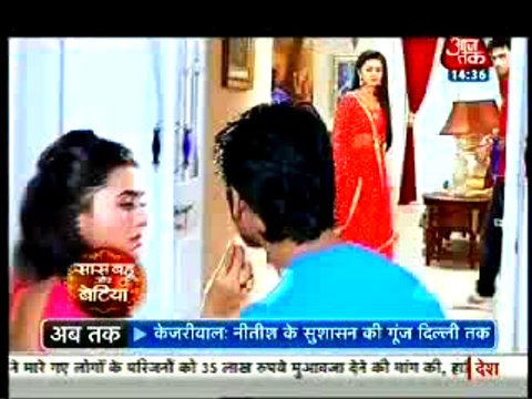 Ragini Aur Lakshya Ko Pass Aate Dekh Swara Ko Hue Jalan - 27 August 2015 - Swaragini