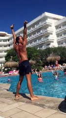 With this teacher you're gonna love aerobics... Dance on Beyoncé song!