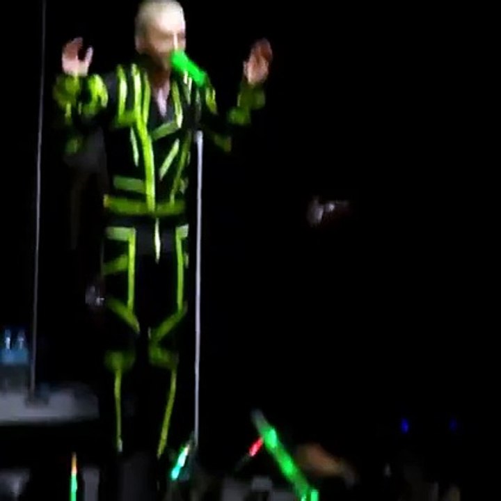 Bill wants "tetas grandes"
