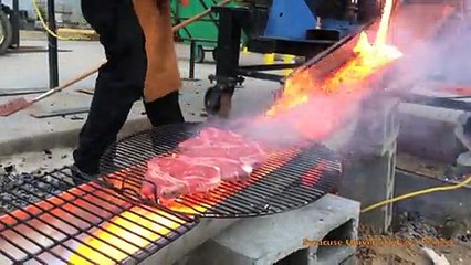 Faire cuire des steaks avec de la lave en fusion