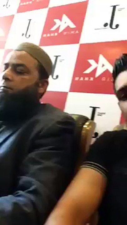 wasim Akram. Junaid Jamshed. Umar saeed and Sohail Bhai