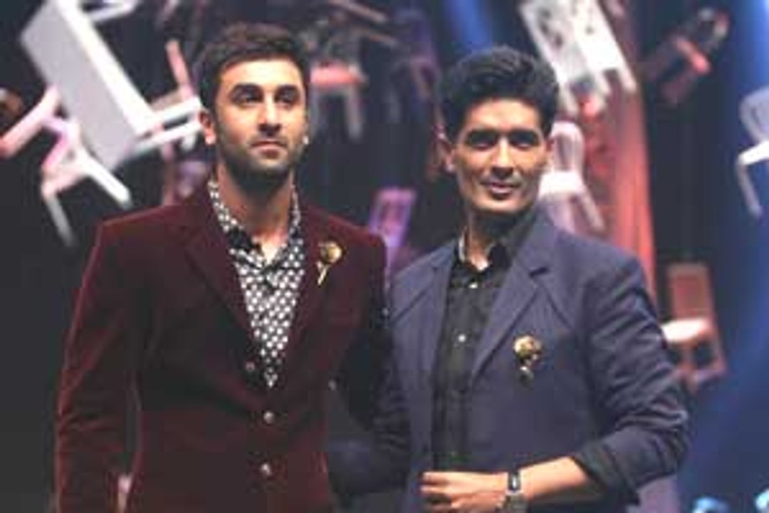 Ranbir Kapoor sizzles on the ramp for designer Manish Malhotra