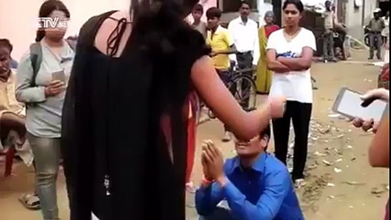 Larkion ko daikhny ka anjam yahi hona chahye