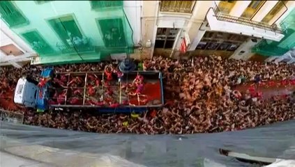 Espagne : la Tomatina, celebre bataille de tomates réunit 22 000 touristes et résidents