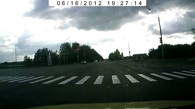 ДТП - Идиот вылетел на перекресток на красный