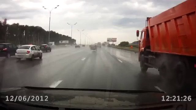 ДТП - водитель автокрана уснул за рулем на МКАДе!