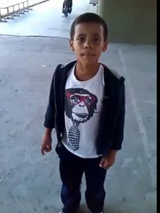 Niño mocano es una sensación imitando los distintos sonidos de los animales