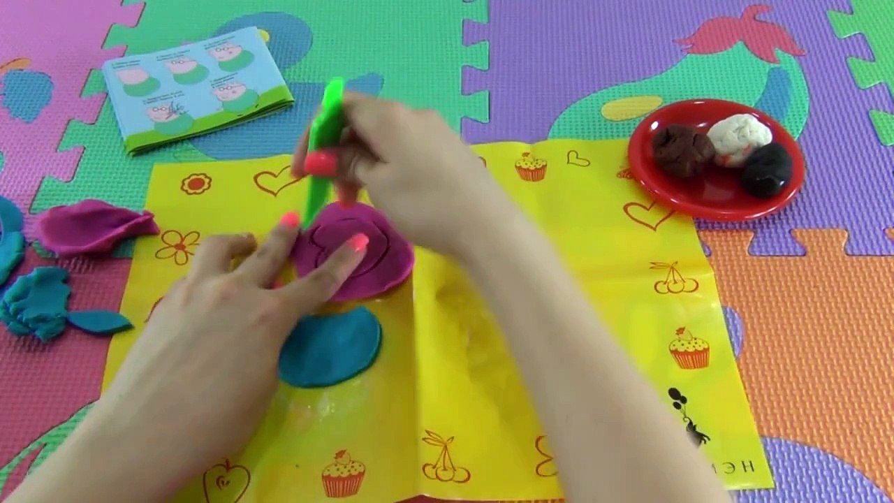 Peppa Pig en Français. Modelons Papa Cochon du dessin animé Peppa Pig avec pate à modeler Play Doh