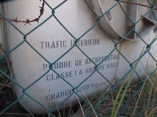 Dans la Crau un site de matériel militaire abandonné... et à ciel ouvert