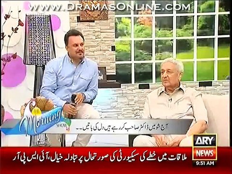 Abdul Qadeer Khan Sharing How Air Hostesses Taking Selfies With Him - Video Dailymotion