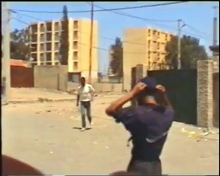 El Esnam Kabylie Présente le printemp noir de kabylie 2001.Bouira sous les flames(El Esnam-tuviret)