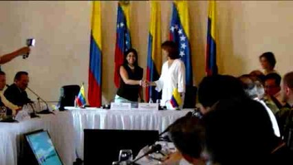 Colombia, Venezuela ease tension although border remains close