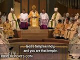 De Paus in de Sagrada Familia in Barcelona gewijd