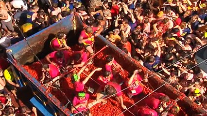 Espagne: la plus grande bataille de tomates fête ses 70 ans