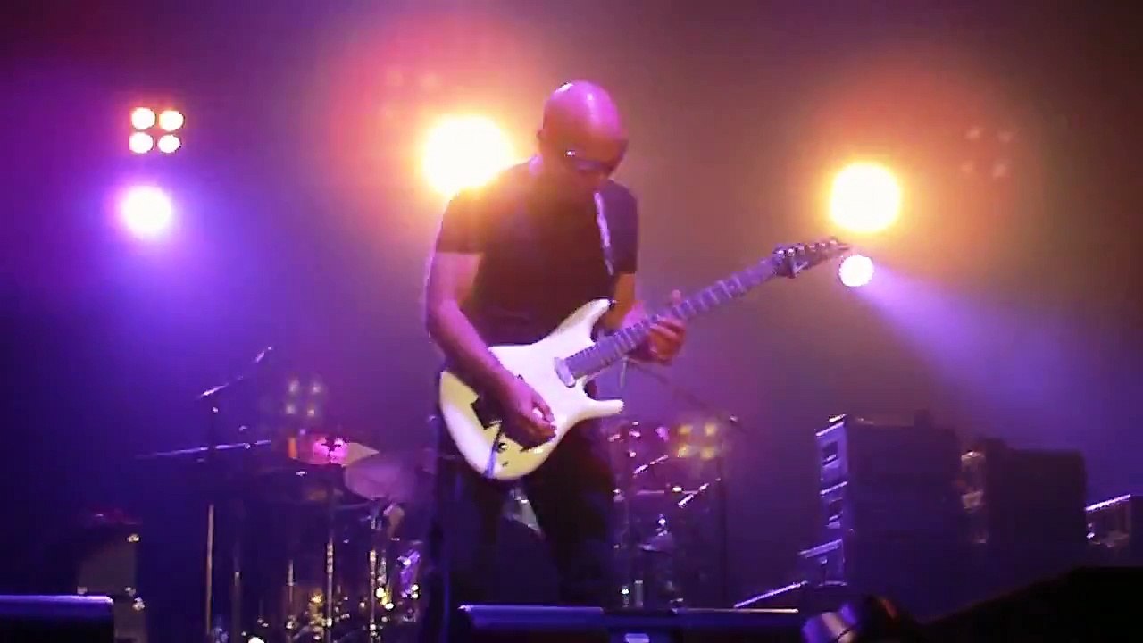 Joe Satriani at G3 Amsterdam HD Close shoot - crowd chant + ice 9