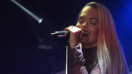 Rita Ora zeigt ihre verruchte Unterwäsche