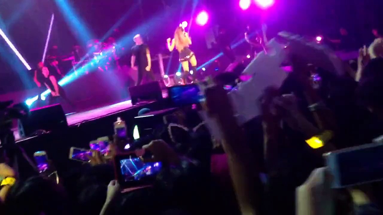 3. ARIANA GRANDE - THE HONEYMOON TOUR JAKARTA - Hands On Me, Best Mistake [Fan Cam]