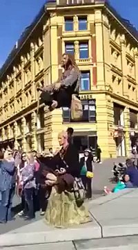 böle bi ilizyon gösterisi yok izleyin