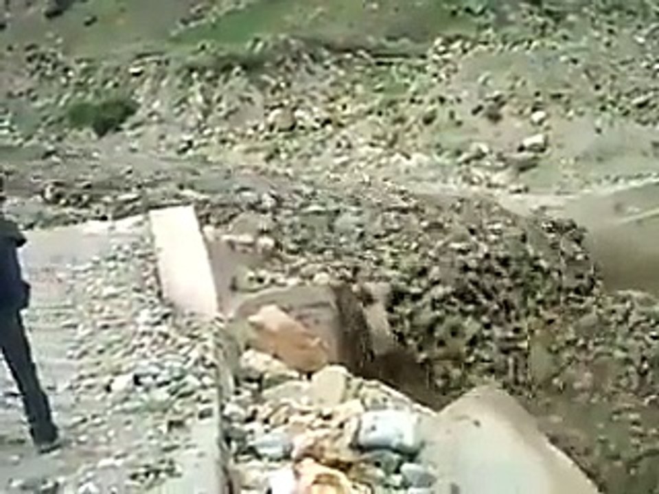 böle dogal bi afet görmediniz tasşlar sel gibi akıyor