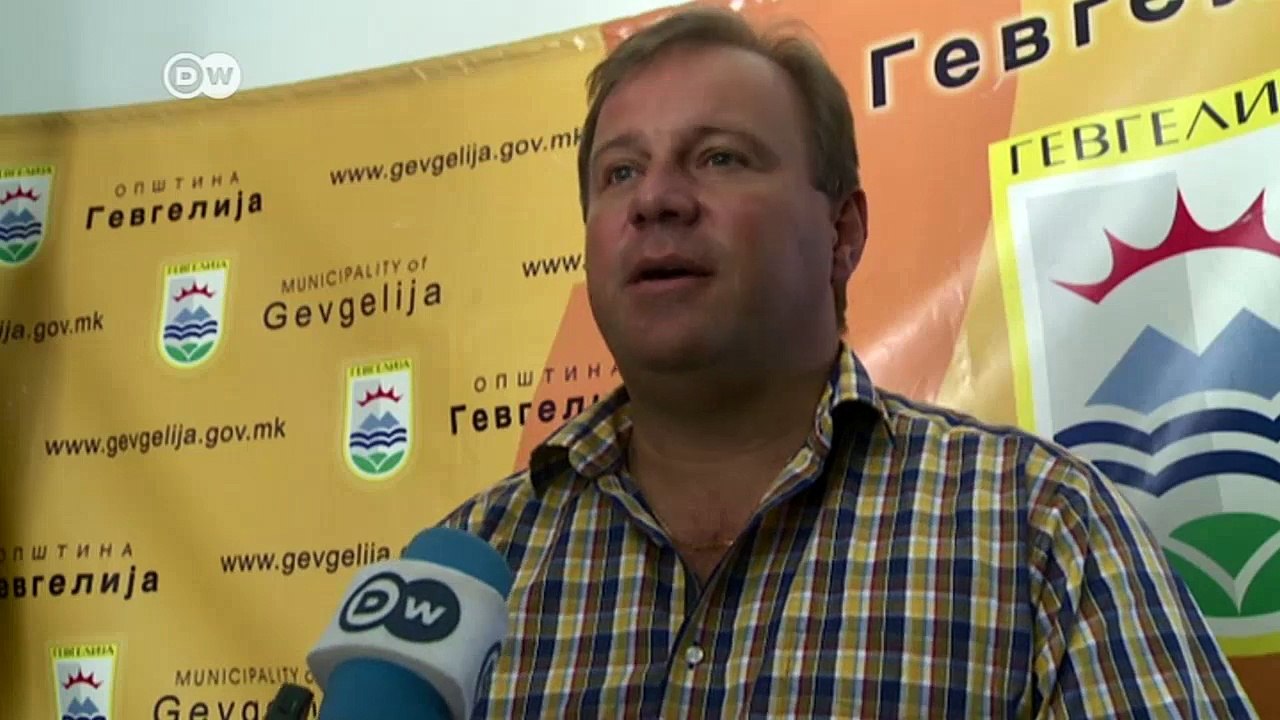 2000 refugees a day cross into Macedonia | DW News