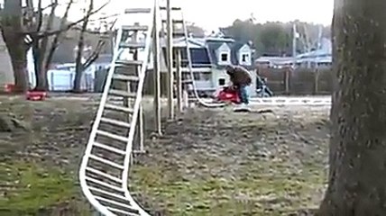 cok eglenceli bi lunapark yapmış adam