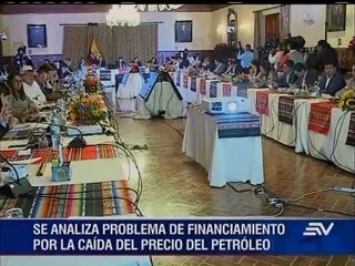 Correa revisa crisis por precio del petróleo